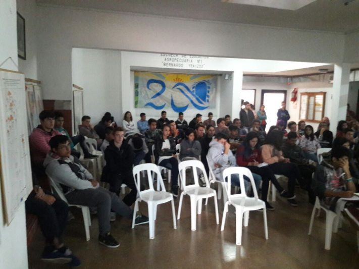 Miramar: Charla de Medio Ambiente en la Escuela Agraria “Bernardo Yraizos”