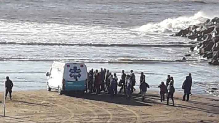 Mar del Plata: murió el surfista que se golpeó contra la escollera en el Torreón