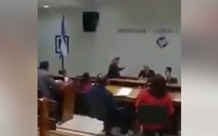 Miramar: Una vecina increpó a los concejales en plena sesión