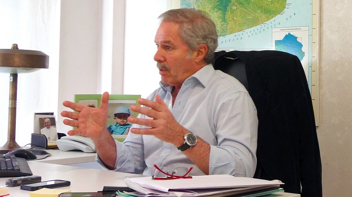 Solá: “La gente está preocupada por llegar a fin de mes y en algunos casos a fin del día”