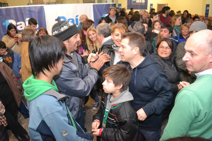 Miramar: Germán Di Cesare junto a militantes del Frente Renovador