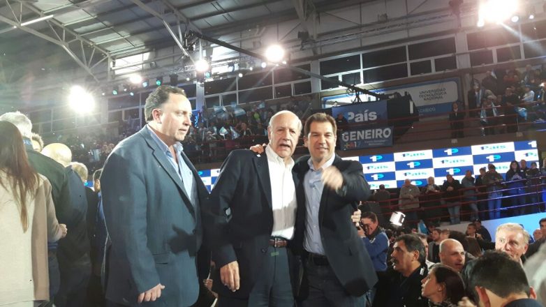 Cierre de S. Massa en Tigre. El jefe comunal Di Cesare presente en el acto
