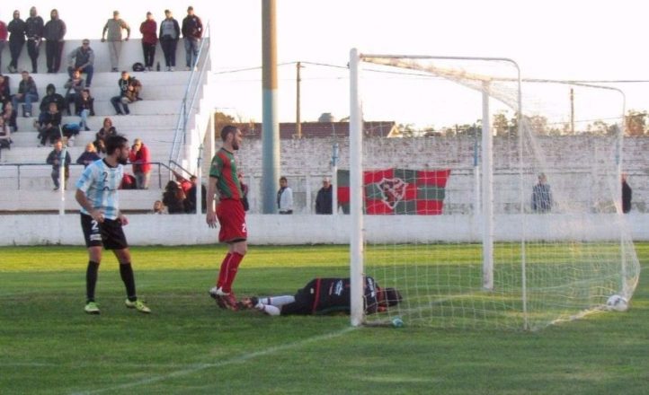 Federal B: Círculo Deportivo no pudo en Balcarce y se quedó sin liderazgo
