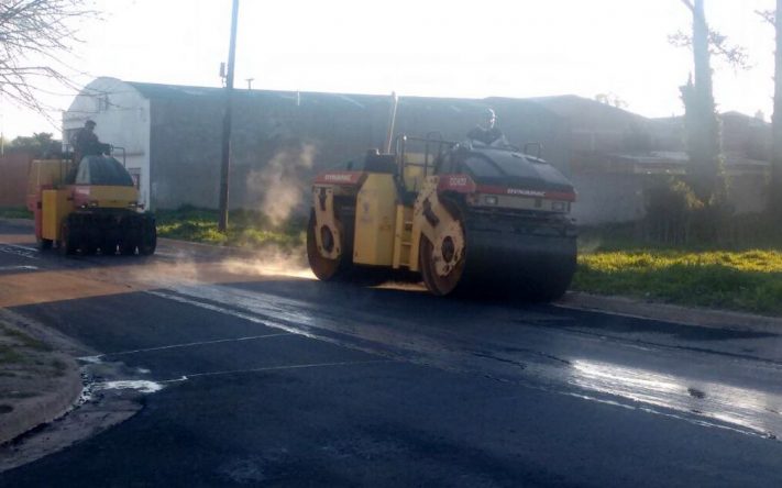 Miramar: continúa el asfaltado en distintos barrios