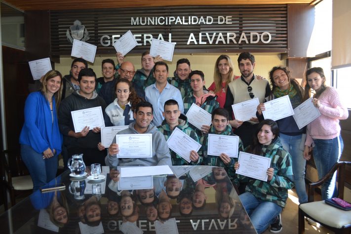 Miramar: el jefe comunal, G. Di Cesare recibió a los alumnos de 7° año de la escuela técnica N°1