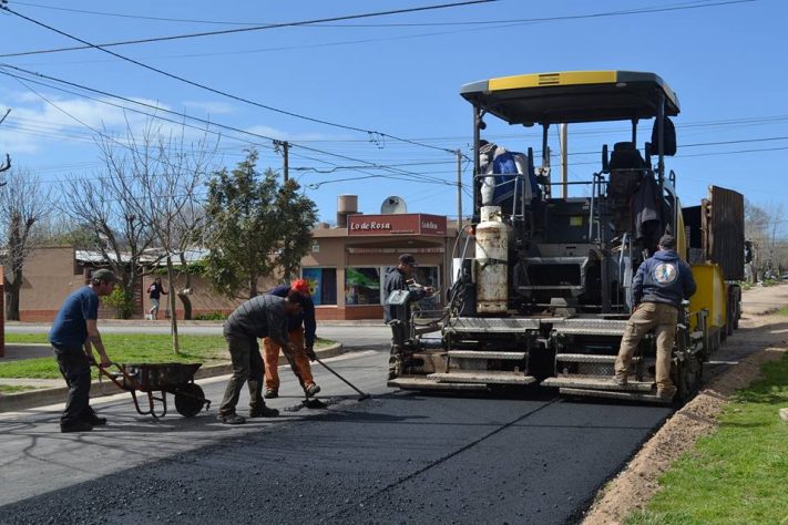 Miramar: continúa el asfaltado del barrio SUTERyH