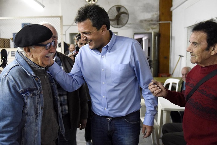 Massa busca seducir al bonaerense y, desde la avenida del medio, promete un “futuro de esperanza”