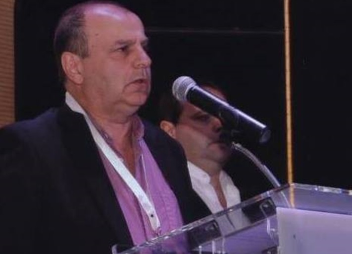 elrecado no pertenece a ningún ismo Por Pablo Menéndez *