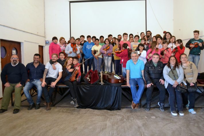 Miramar: se presentaron los nuevos instrumentos musicales para la Orquesta Infanto-Juvenil