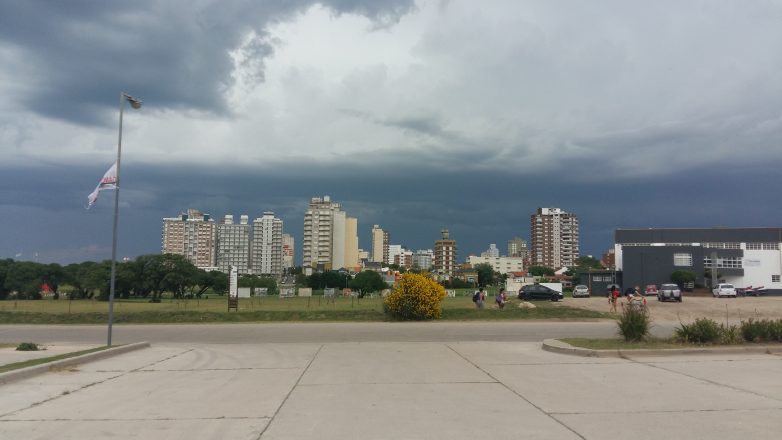 Miramar y zona: alerta meteorológico por tormentas fuertes, granizo y vientos intensos