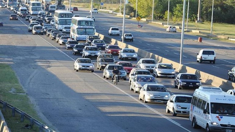 Cerca de 2000 autos circulan por hora hacia la costa