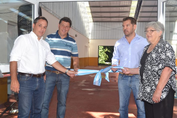 Otamendi ya tiene su pileta de natación techada