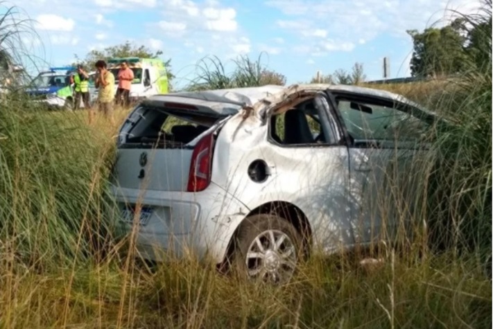 Ruta 2: Vuelco a la altura de Coronel Vidal