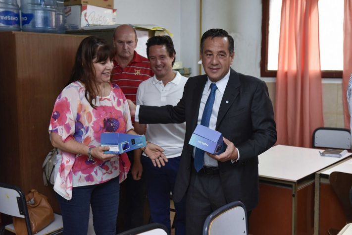 Asistiré: se entregaron tablets para la toma de asistencia a los alumnos