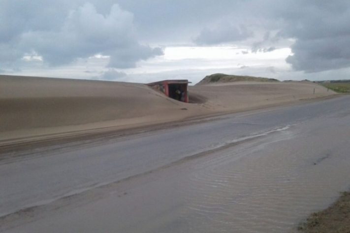 La tormenta movió un médano y piden circular con precaución en Ruta 11