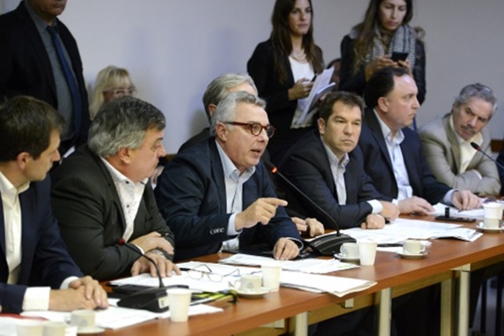 La oposición consiguió el dictamen favorable para tratar la ley de “tarifas razonables”