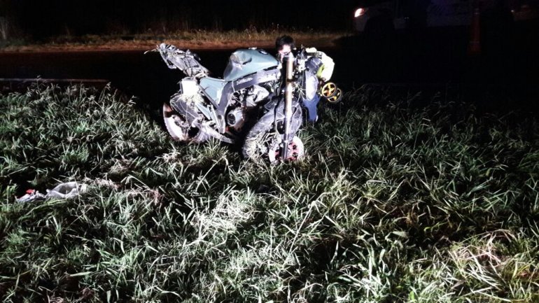 Ruta 88: choque frontal entre un auto y una moto con un desenlace fatal