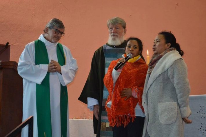 El padre Misionero Pedro Opeka celebró una misa en Miramar