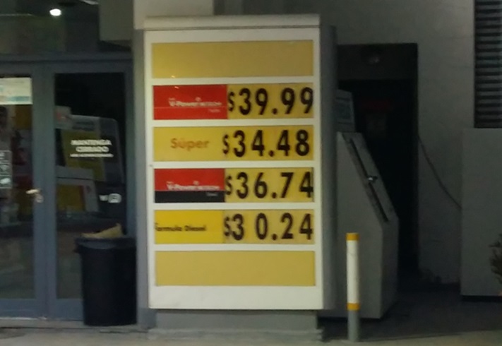 En Miramar la nafta power se vende a $ 40,-.