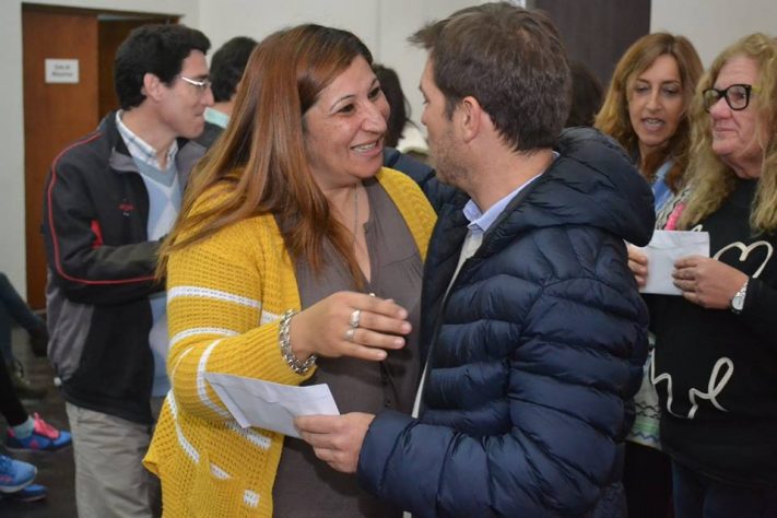 General Alvarado: El Municipio hizo entrega de becas para estudiantes