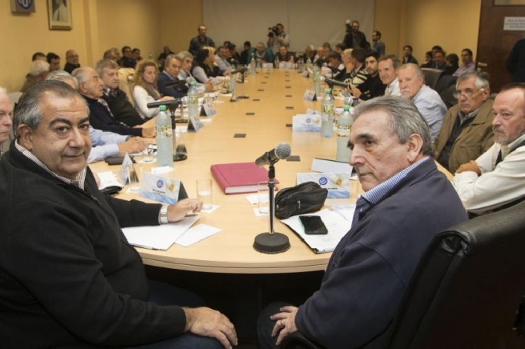 El gobierno pretende actualizar el salario mínimo por debajo del nivel de la inflación y en cuotas
