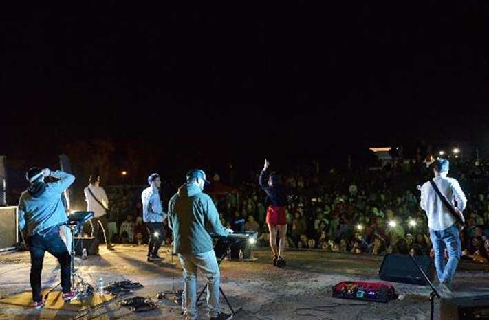 Día de la primavera: La banda Olvídate! presentó su show en Miramar