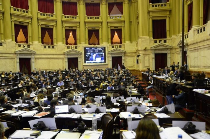 Con ayuda de un sector del PJ, Cambiemos logró la media sanción del Presupuesto