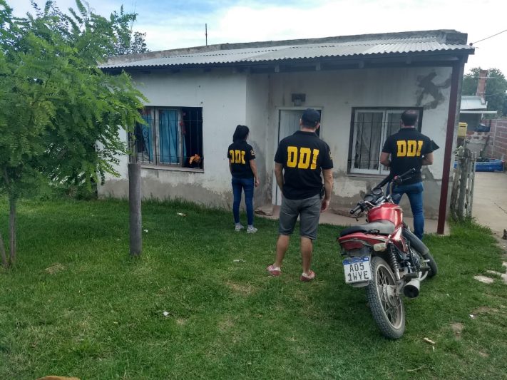 Miramar: allanamientos y detenciones por robos a remiseros
