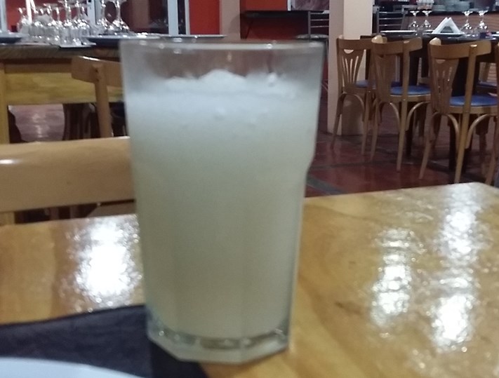 Vidal promulgó la ley y se podrá vender bebidas alcohólicas hasta las 23