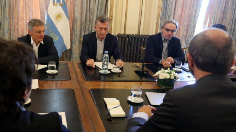 A 13 días de las PASO: nueva escalada del dólar, que cerró al borde de los $45