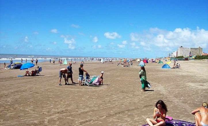 Tragedia en Mar de Ajó: chocaron con una moto un mangrullo para guardavidas