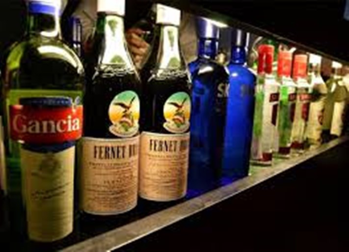 A partir del 1° de mayo vuelve a regir la restricción de venta de bebidas alcohólicas a partir de las 21