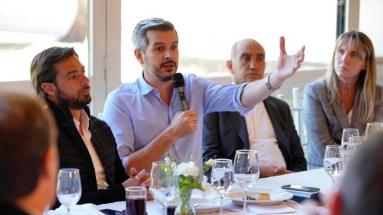Cambiemos elige hacer campaña en WhatsApp y abandonar Facebook