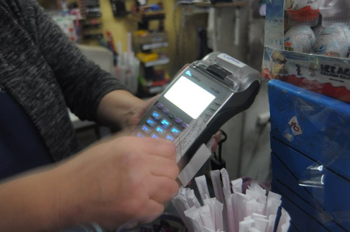 Vuelve la devolución del IVA a las compras con tarjeta de débito