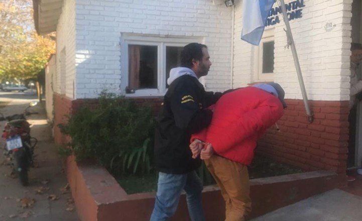 Se entregó acusado de amenazar a una mujer y su bebé durante un robo
