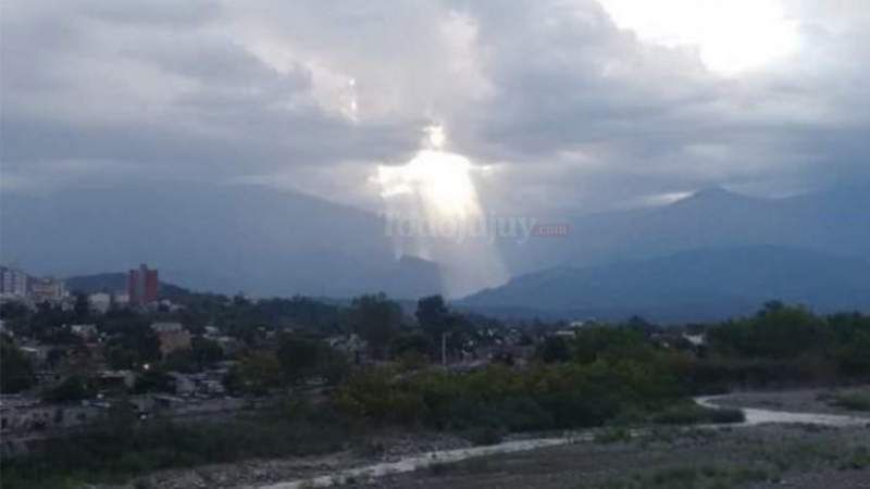 Sorprendente imagen del “Cristo” en el cielo de Jujuy recorre las redes