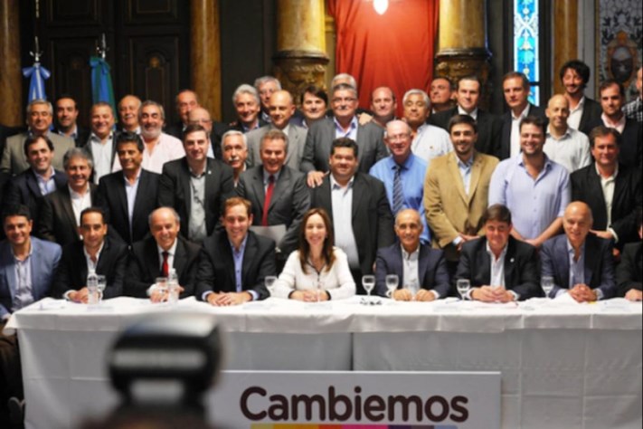 Provincia: Vidal habilitó a Intendentes a ir por libre y despegarse de Macri