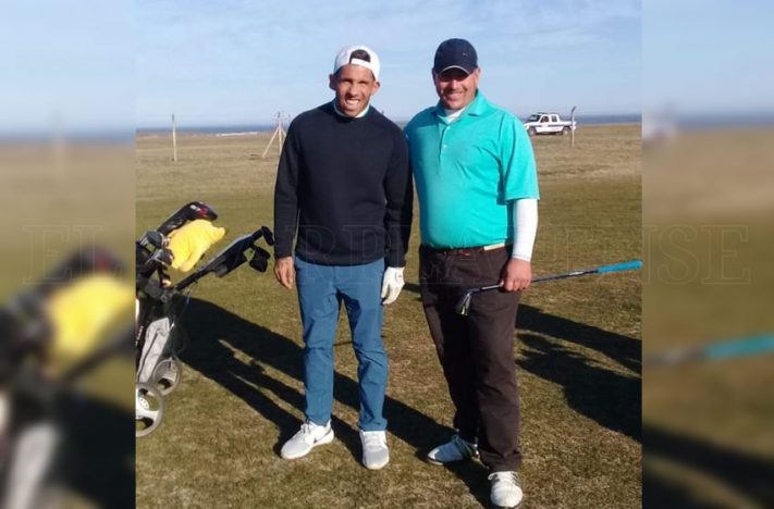 Carlos Tévez, jugó al golf en Miramar