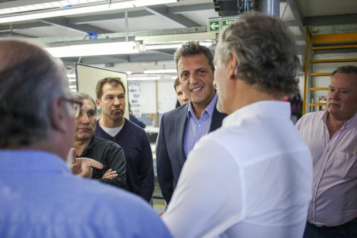 Massa recorrió Las Flores junto al candidato diputado provincial, Germán Di Cesare