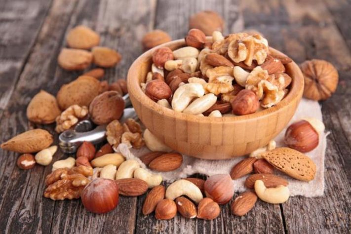 Aleja los problemas cardíacos comiendo frutos secos