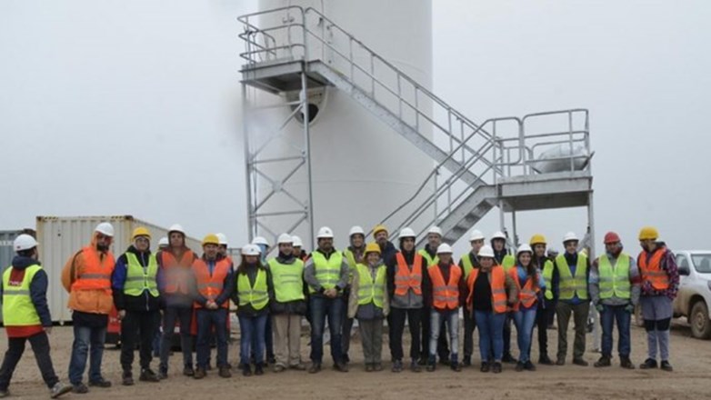 Miramar: el Intendente Di Cesare recorrió junto a alumnos el parque eólico “Vientos de Miramar”
