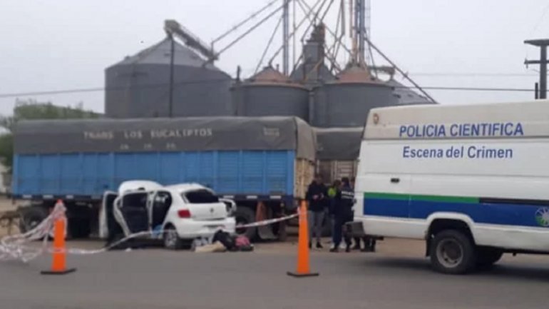Viajaban hacia Mar del Plata y murieron tras chocar contra el acoplado de un camión