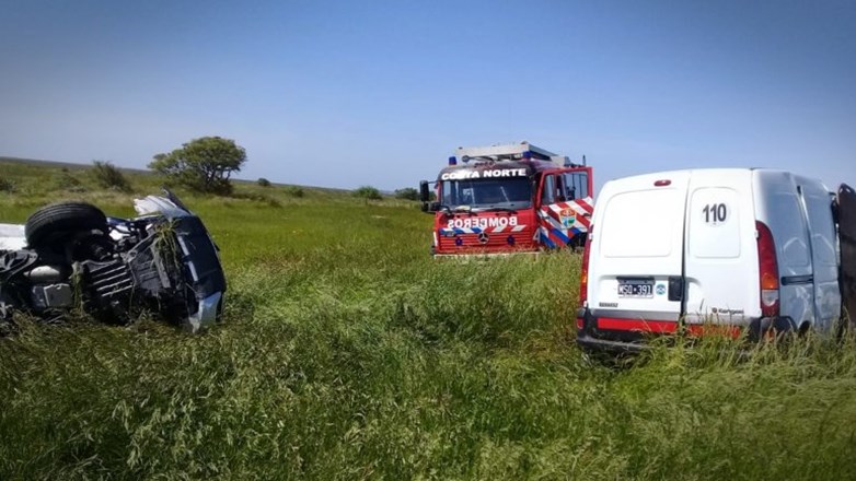 Mar de Cobo: dos muertos y un herido grave en un choque frontal en la ruta 11