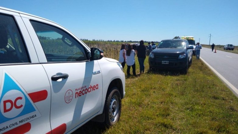 Vuelco en ruta 88: bomberos debieron cortar un vehículo para retirar a un herido