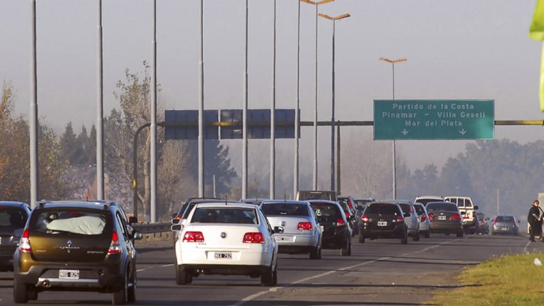 Más de 2500 autos viajan por la ruta 2 hacia la costa