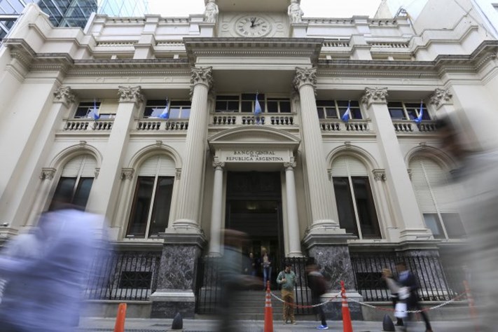 Fue anticipo de elrecado.net: El gobierno presentó un proyecto de ley para bajar las tasas de las tarjetas