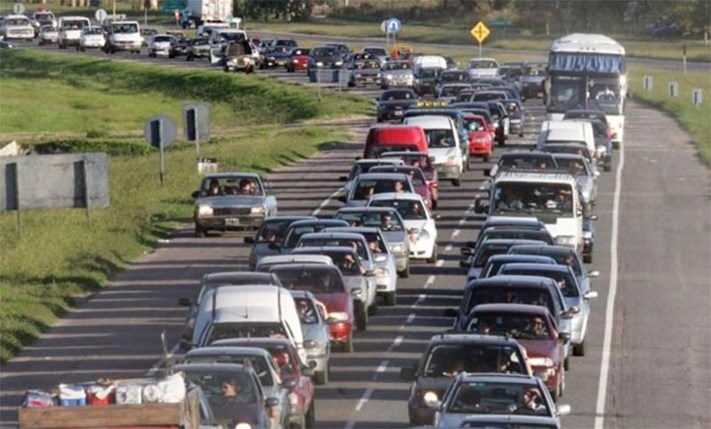 Febrero comenzó con la ruta 2 colapsada de vehículos hacia la Costa Atlántica