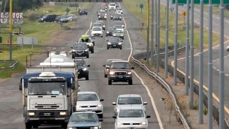 Las rutas se cargan con vehículos en el regreso del fin de semana largo de Carnaval