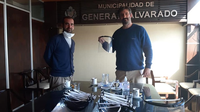COVID 19:  UNMdP entregó viseras de protección para agentes de salud de General Alvarado.