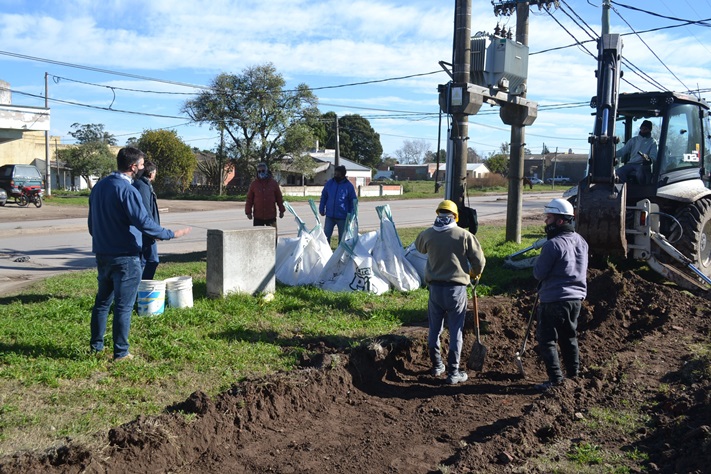 Miramar: construyen un corredor peatonal para beneficiar el tránsito de los alumnos